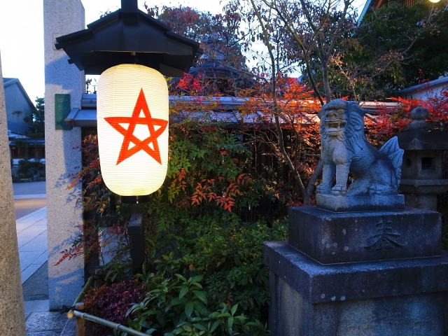 神社と五芒星の画像